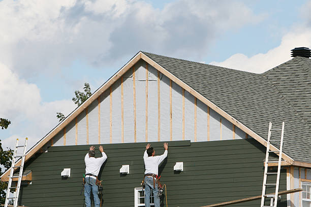 Professional Siding Repair technician working in Vincentown, NJ
